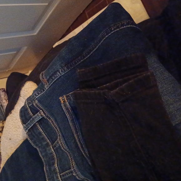 2 pairs of once-worn jeans- size 29  petite.  Skinny and high-rise. $15/  both. - Picture 3 of 6